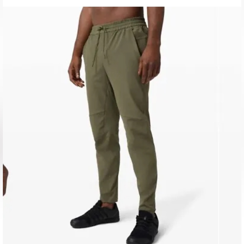 Lululemon License to Train
Jogger. Used but in great condition.